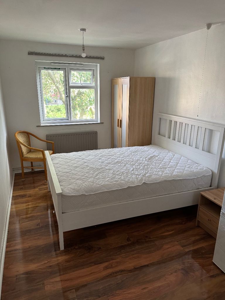 DOUBLE ROOM IN SHARED FLAT NEAR DERBY CITY CENTRE 