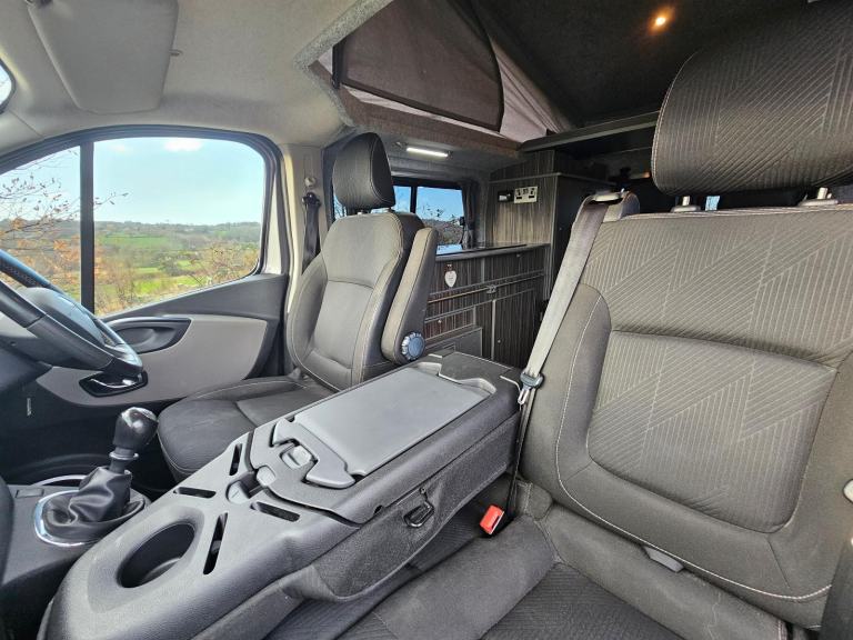 RENAULT TRAFIC 1.6 DCi SPORT LEISURE DRIVE FACTORY CONVERSION CAMPERVAN 2018 