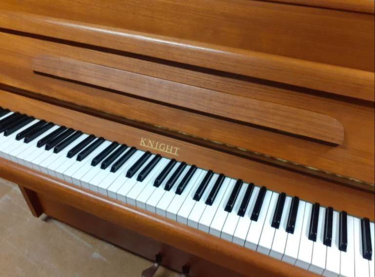 Knight K6 in Teak *guaranteed* *cheap delivery* *tuned to 440Hz* top quality English piano