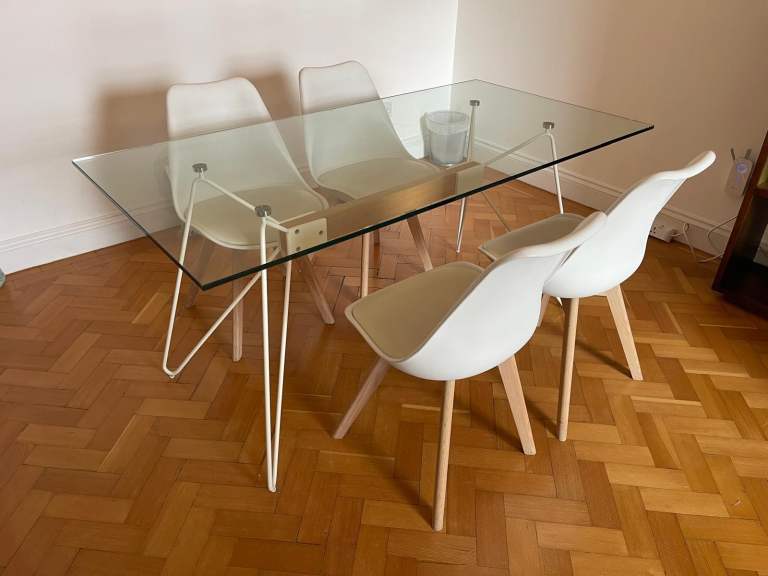 FREE DELIVERY GLASS DINING TABLE & 4 WHITE CHAIRS GREAT CONDITION