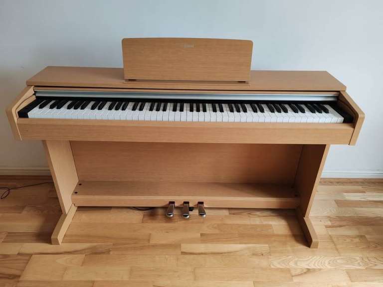 Yamaha Arius YDP-142 digital piano and stool