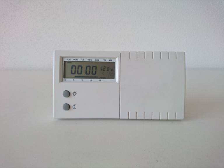 Electronic 7 day programmable thermostat CAN POST