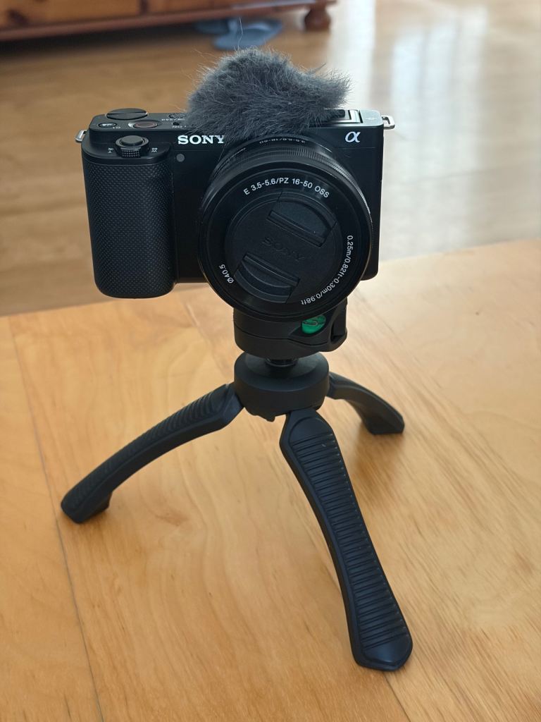 Sony ZV-E10 Vlogging Camera Kit – AS NEW, Boxed