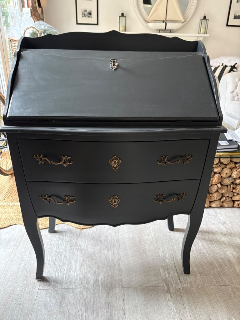 Stunning wooden writing desk with drawers 