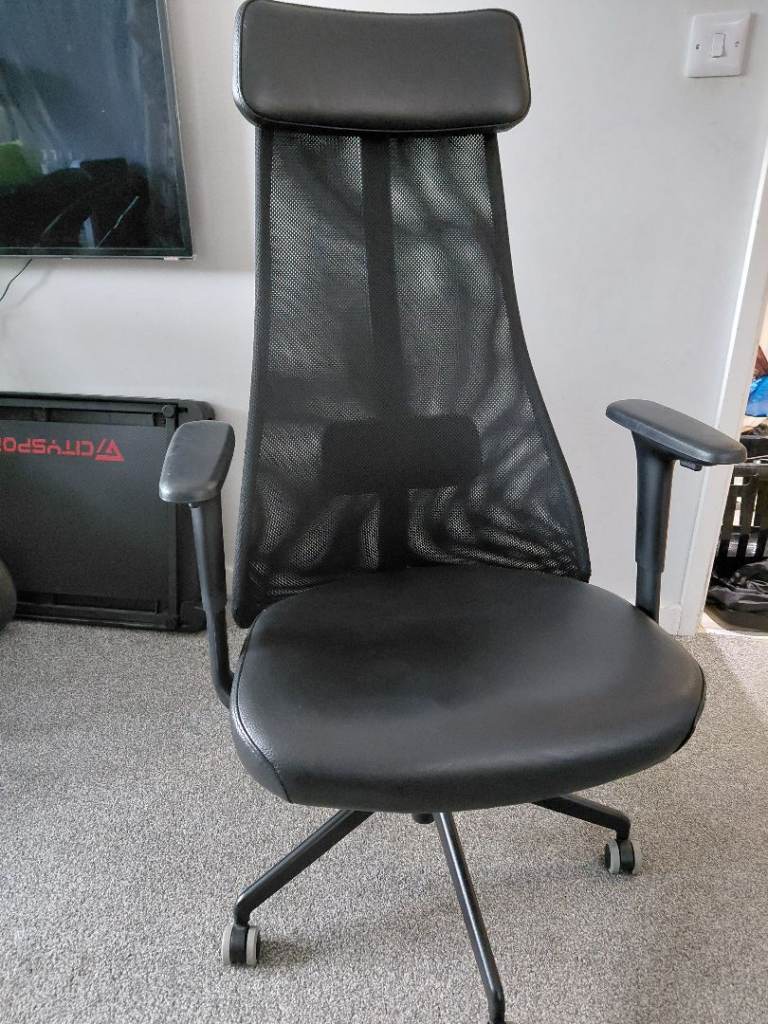 Black Mesh Office Chair – Good Condition