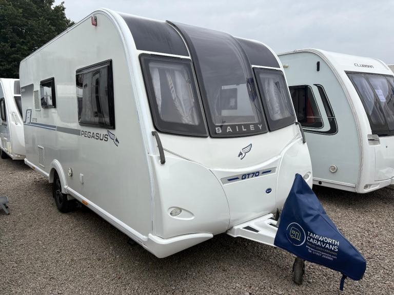 BAILEY PEGASUS GT70 GENOA - 2 BERTH CARAVAN WITH END WASHROOM AND MOTORMOVER