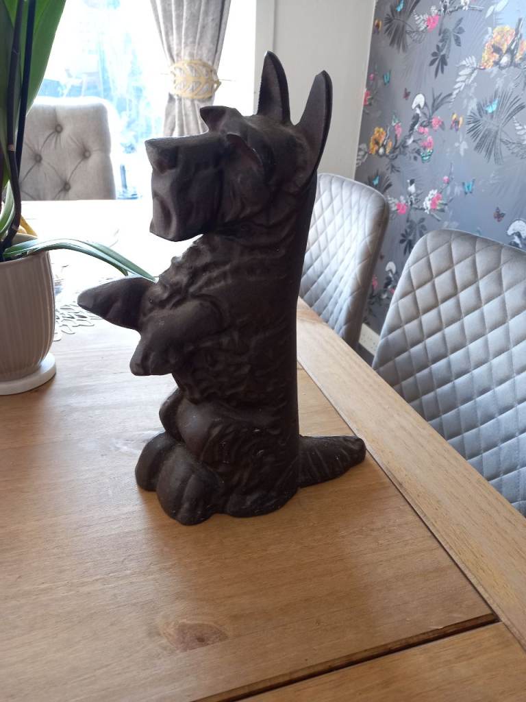 Vintage cast lron doorstop Scottish terrier very heavy 
