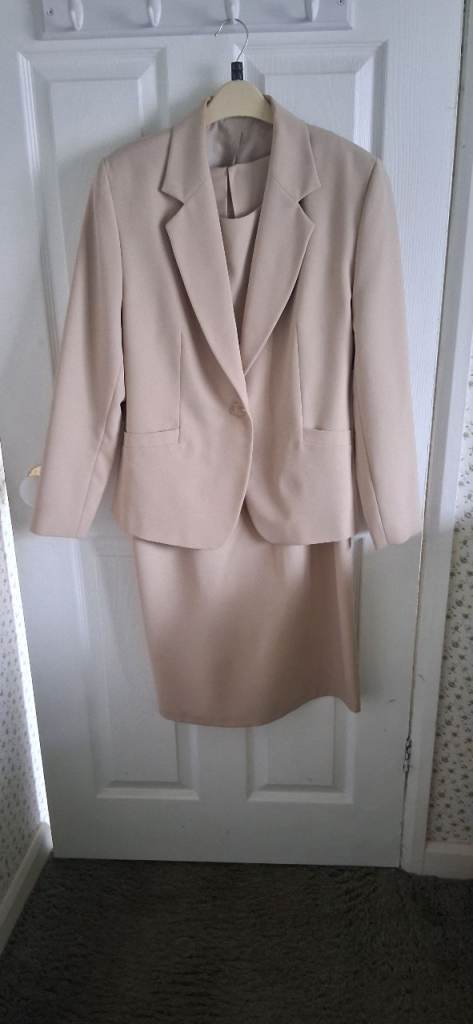 Essential ladies suit 