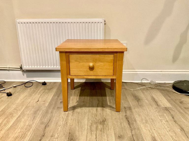 Solid wood bedside table 