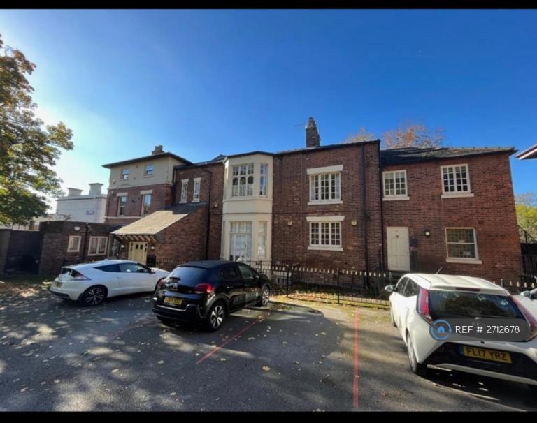 2 bedroom flat in Grove House, Newcastle-Under-Lyme, ST5 (2 bed) (#2712678)