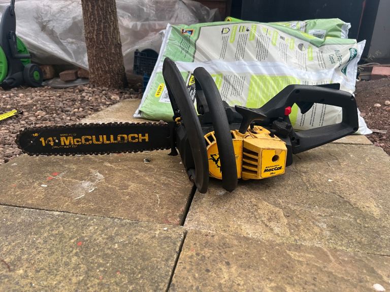 Petrol chain saw needs servicing to run 