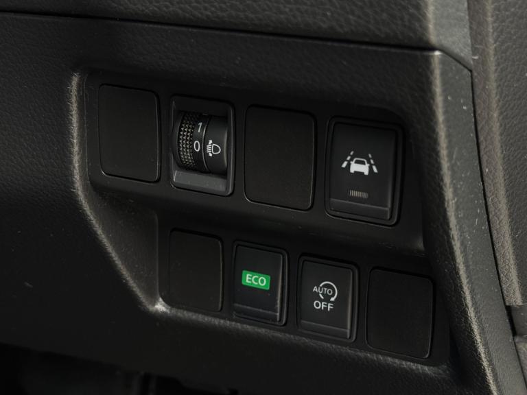 2017 Nissan Qashqai 1.2 DiG-T N-Connecta 5dr Xtronic HATCHBACK PETROL Automatic