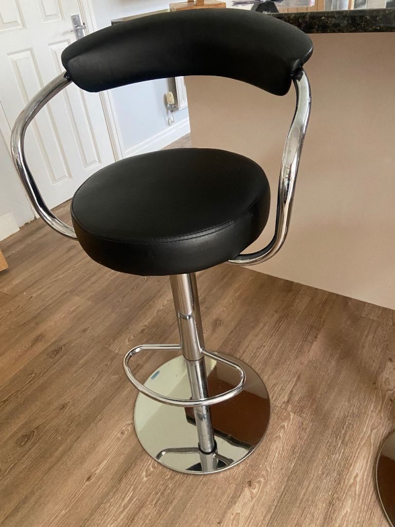 2 Deluxe Breakfast bar stools 