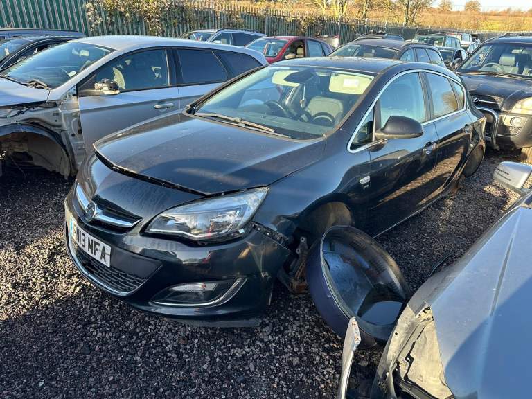 2013 VAUXHALL ASTRA J BLACK BREAKING SPARES PARTS