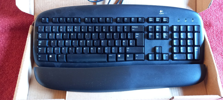 Brand New And Still Boxed Logitech Deluxe 250 Keyboard with Palm Rest