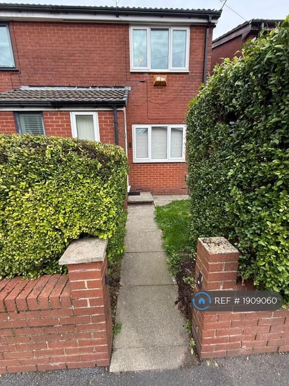 2 bedroom house in Kenyon Lane, Manchester, M24 (2 bed) (#1909060)
