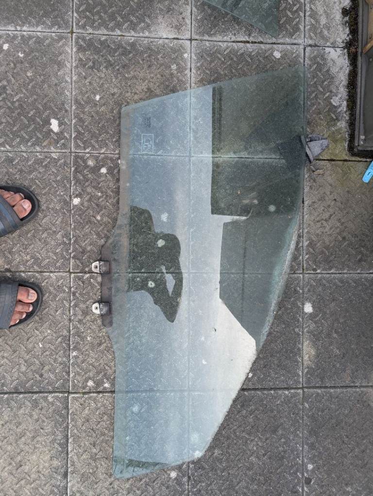 2002 - 2005 HONDA CIVIC driver side glass