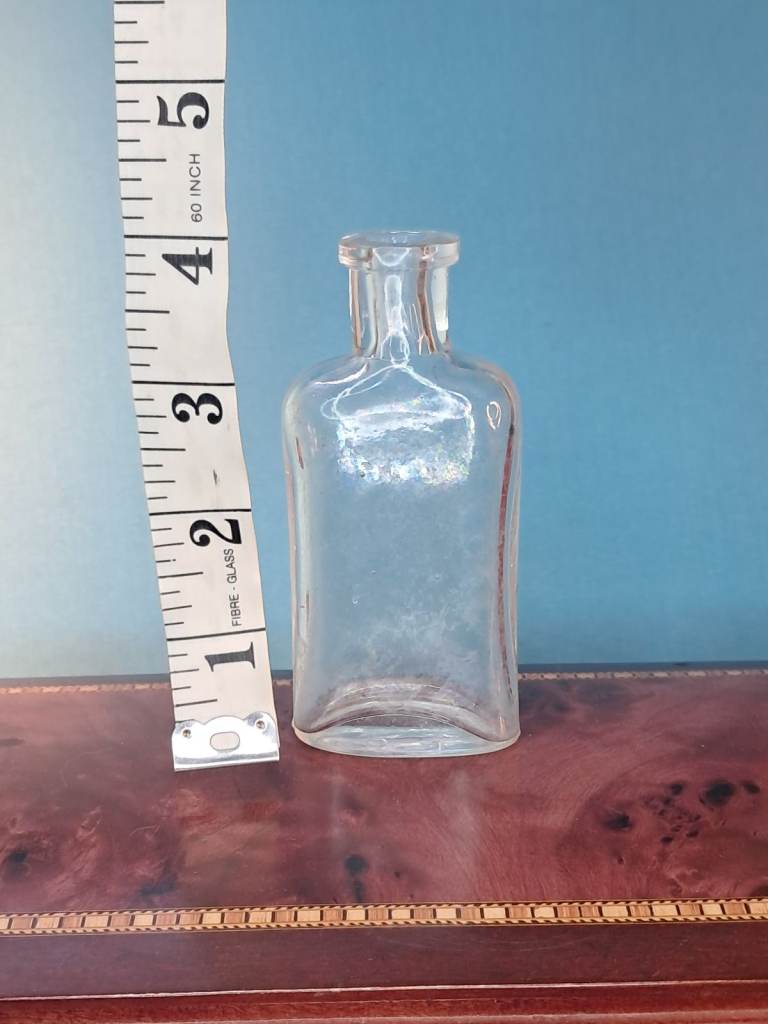 Antique  Glass. small oz Bottle Co. Apothecary bottle. 