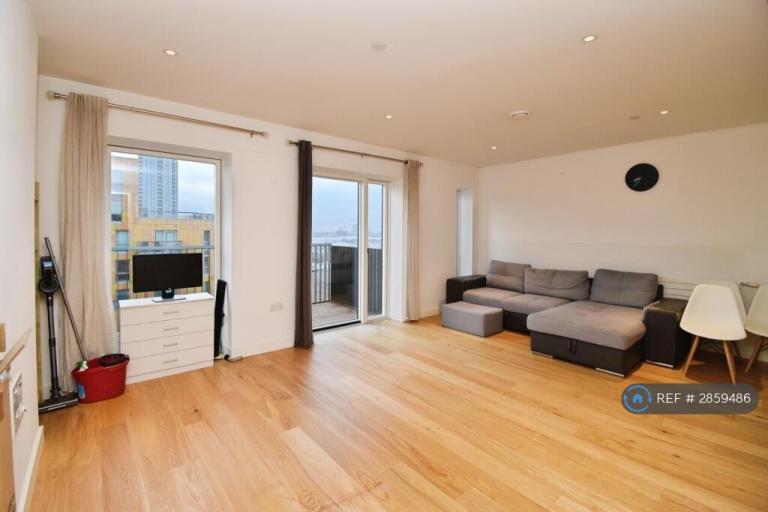 1 bedroom flat in Maud Street, London, E16 (1 bed) (#2859486)