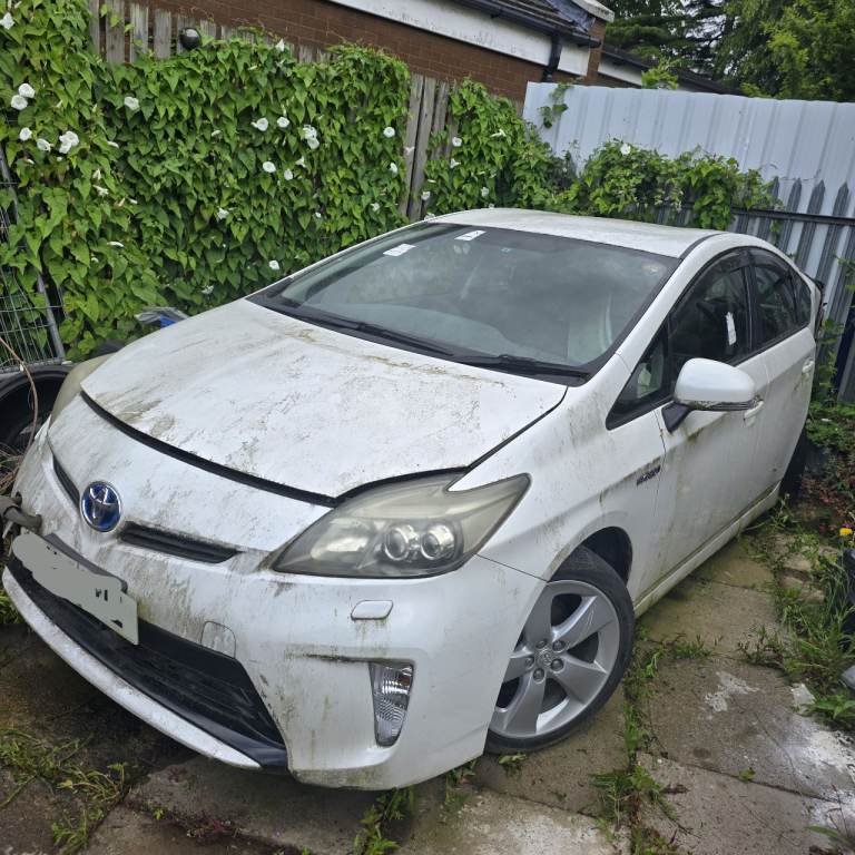 TOYOTA PRIUS MK3 AUTO 1.8 HYBRID PETROL 2009-2015 WHITE SPARES PARTS BREAKING