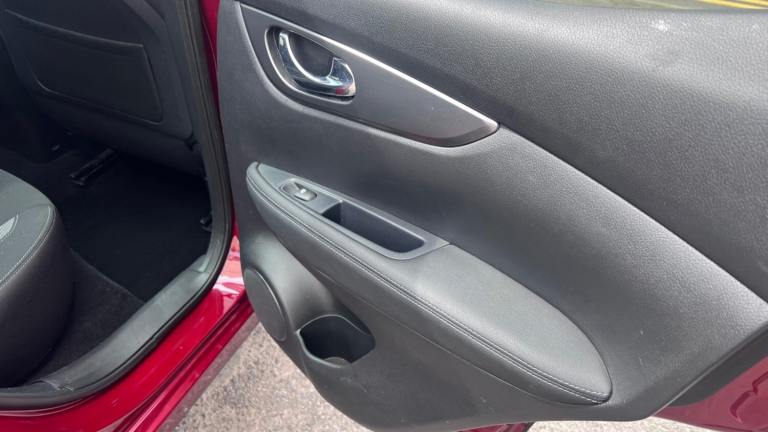 Nissan qashqai N1.5 dCi 115 N-Connecta 5dr 2 owners full Nissan history stunning