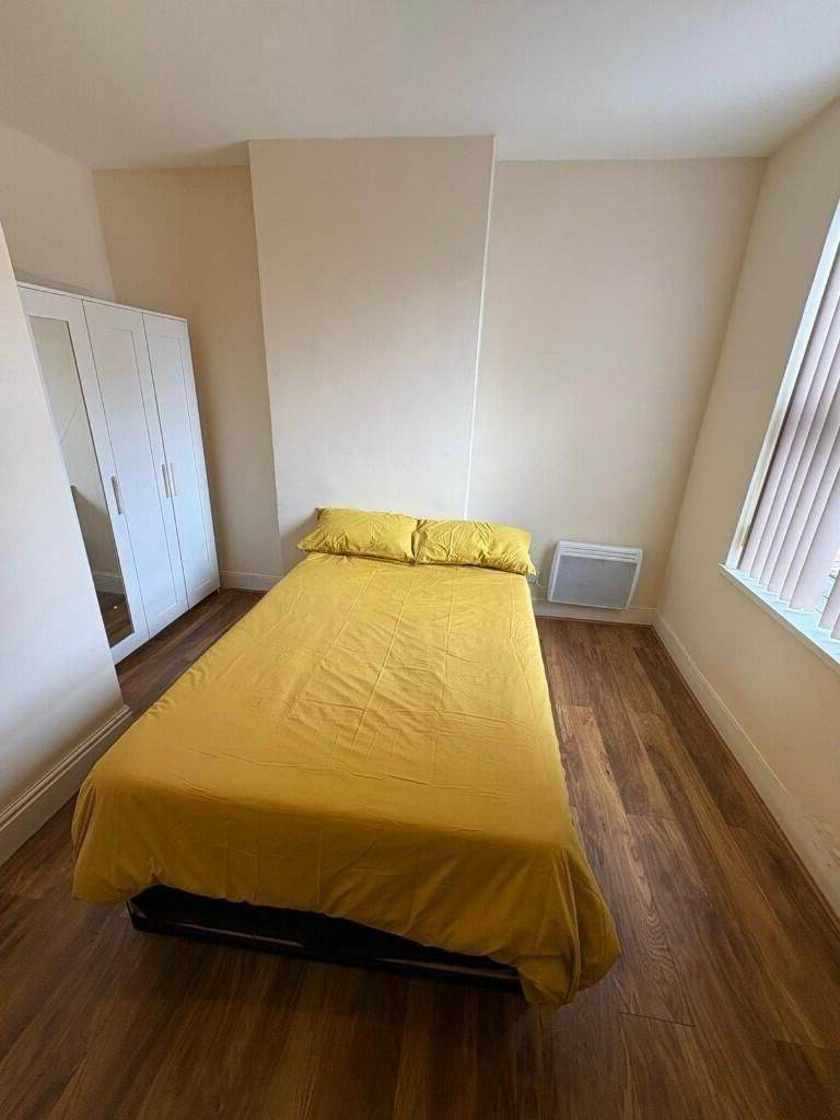 Ensuite Room to rent in Oldham, Manchester