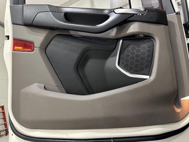 Scania R500 Highline 6x2 Rear Lift Tractor Unit