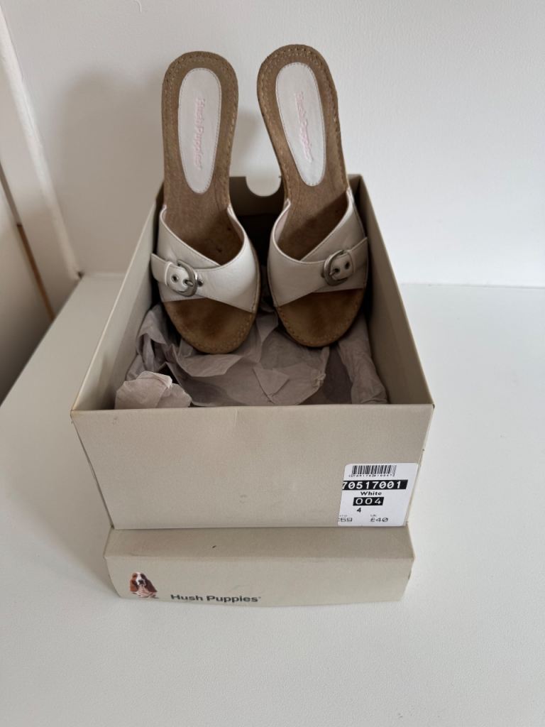 Hush Puppies White Leather Wedge Sandals – Good Condition