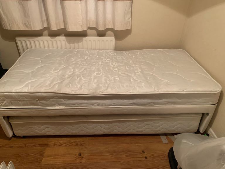 Single bed with pull out bed