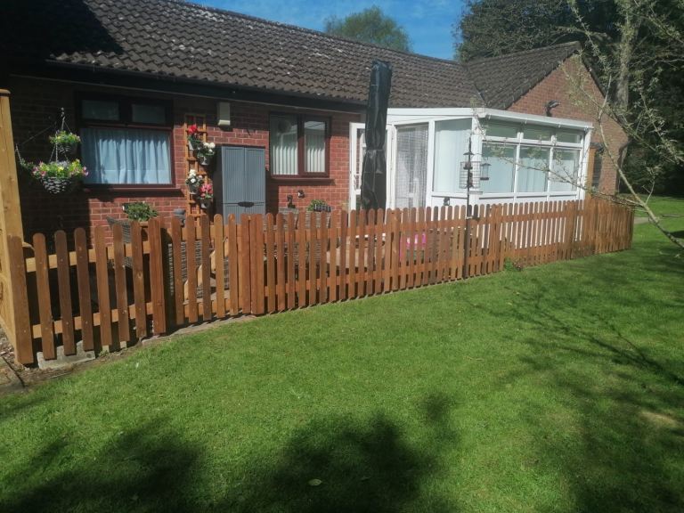 Picket Fence 33ft including 2ft 8in gate