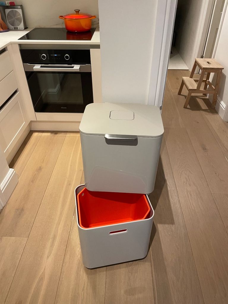 Kitchen Bin - Joseph and Joseph