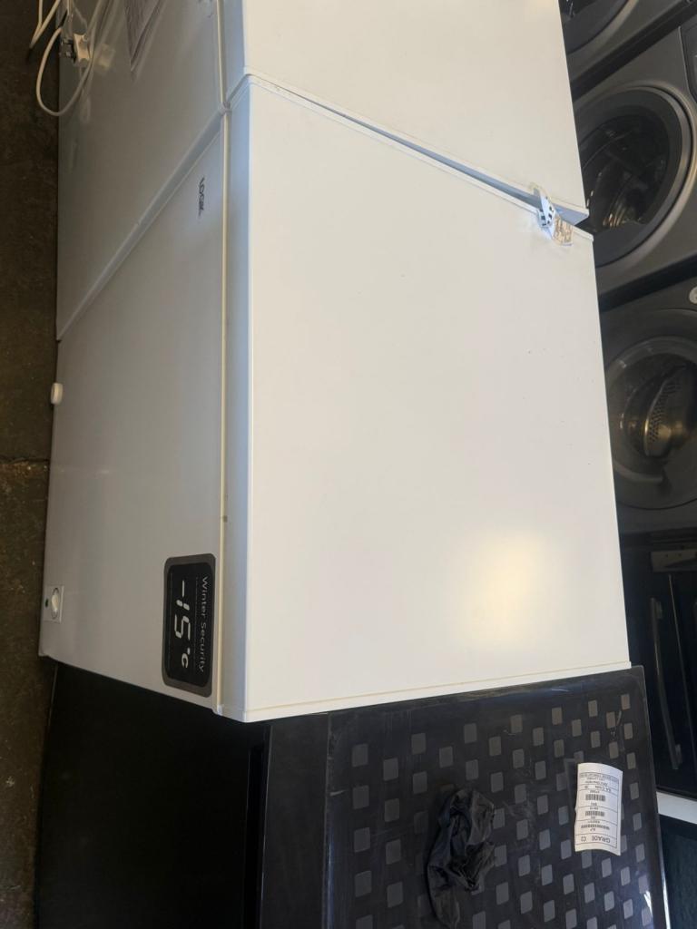 Logik chest freezer 145litre
