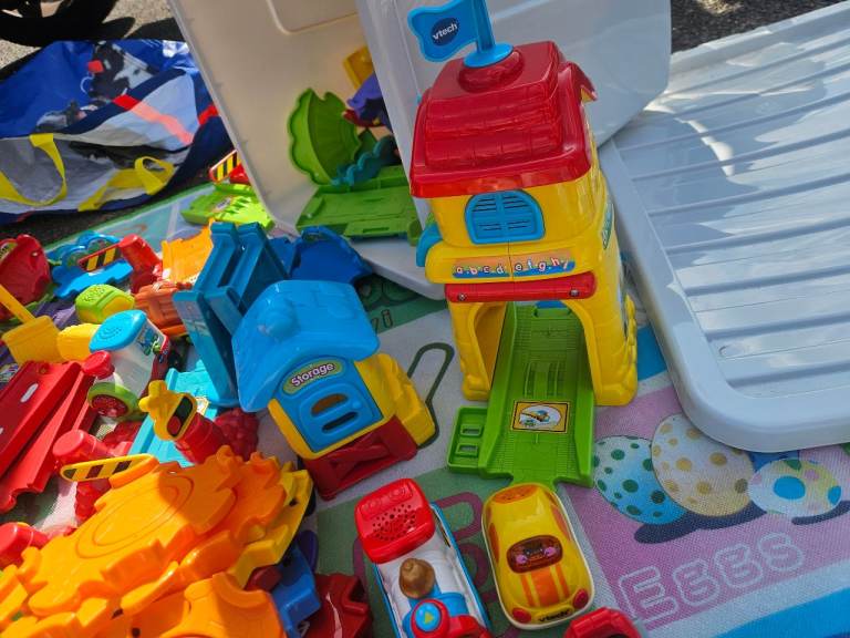 Large Bundle of Children's Vtech Building toot toot town Cars