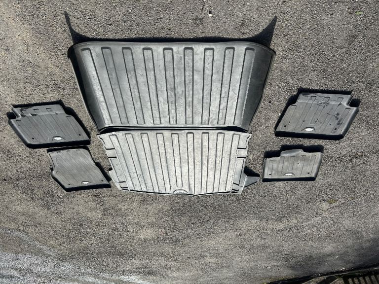Land Rover Discovery Sport Genuine rubber mats 