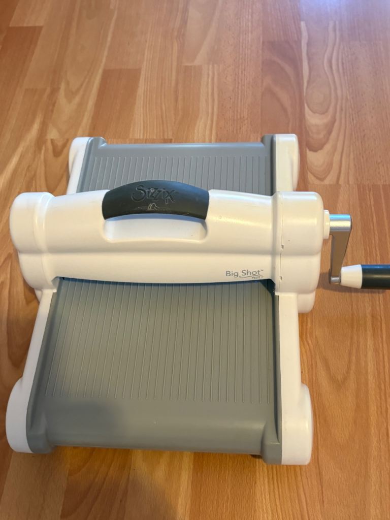 Sizzix Big Shot Die Cutting Machine with Plates – Good Condition