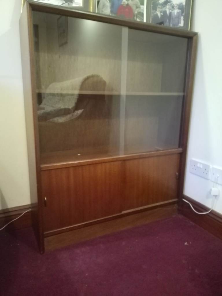 Circa 1970 teak wooden bookcase in beautiful original condition