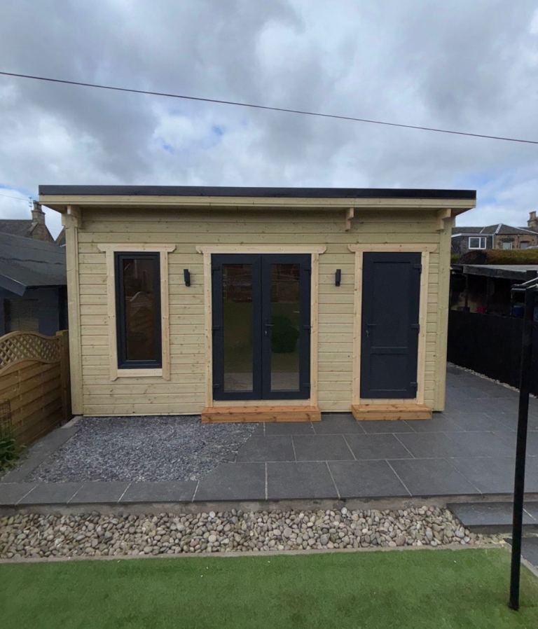 Fully assembled Traditional log cabin 5m x 3mSolana 2 room Finance available 