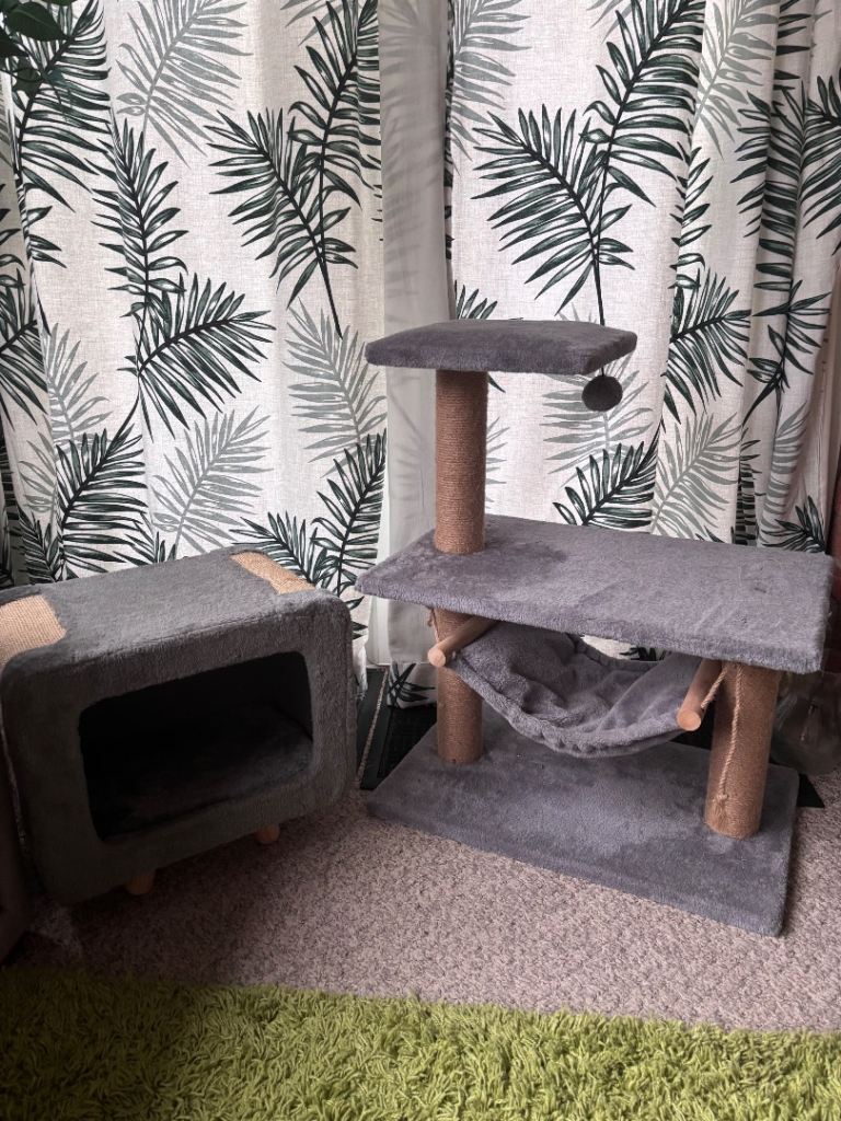 Compact cat tree/tower & hideaway