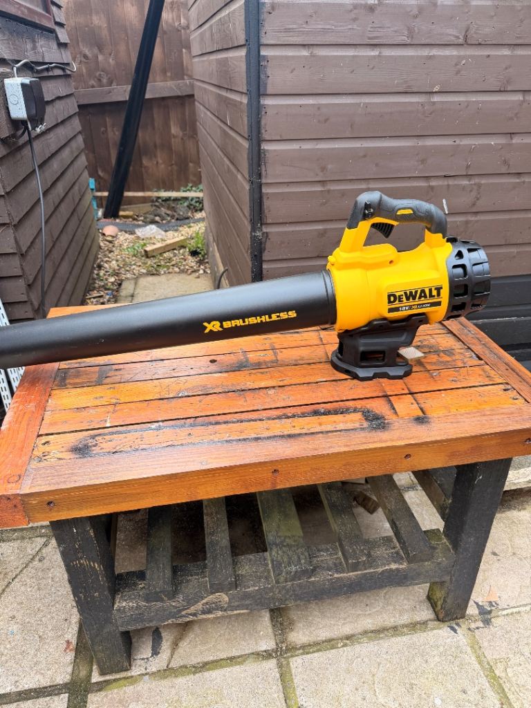Dewalt 18v leaf blower brushless bare unit garden grass job site blower