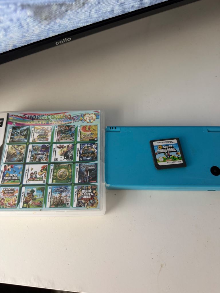 Nintendo dsi with 2 games (200 in 1)