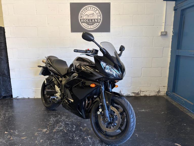 Yamaha FZ6 Fazer 600 S2 - Twin Akrapovc, Full Fairing, Lovely Condition, 21k 
