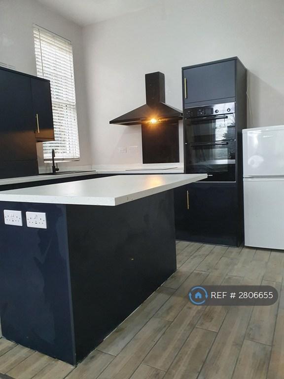 1 bedroom flat in Forest Road West, Nottingham, NG7 (1 bed) (#2806655)