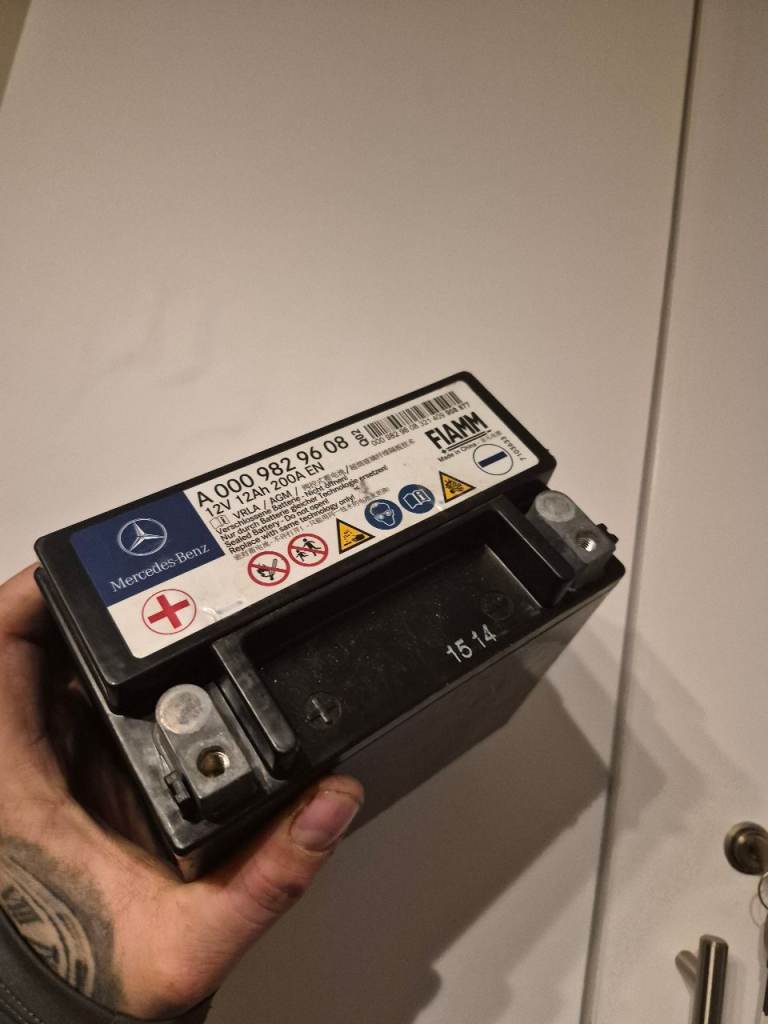 Mercedes benz auxiliary battery A0009829608