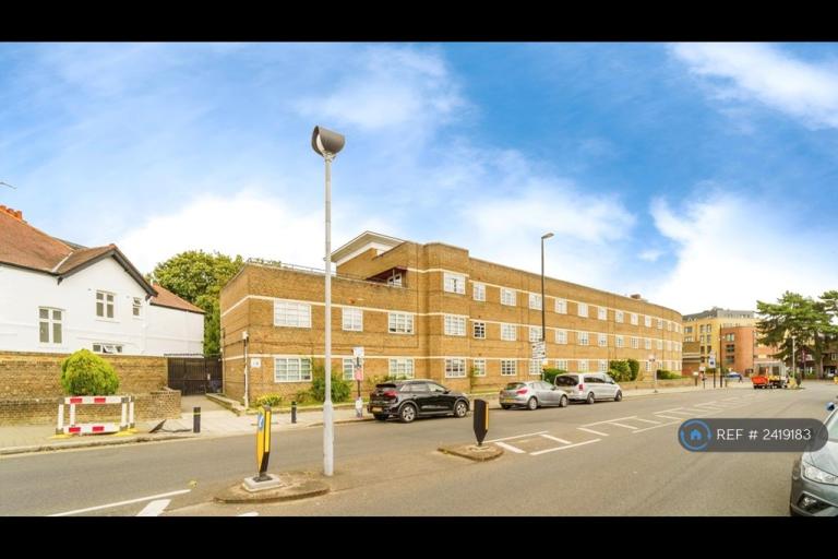 3 bedroom flat in London Road, Isleworth, TW7 (3 bed) (#2419183)