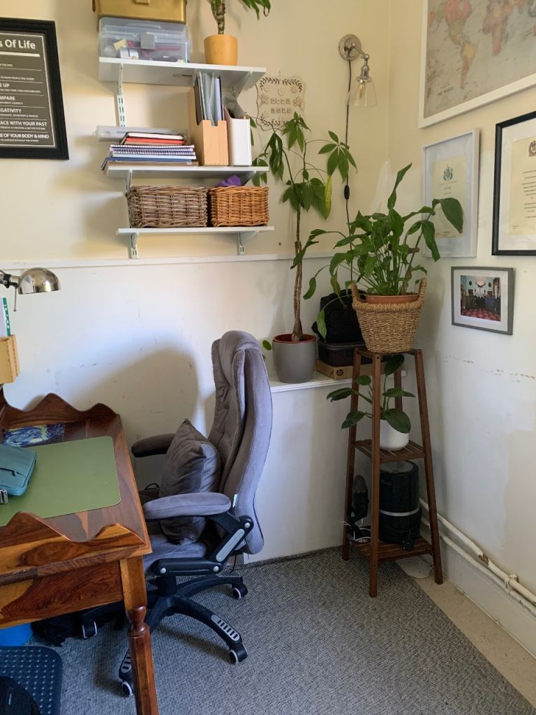 2 bed Victorian mansion flat .Plus 1 extra converted room . Council 