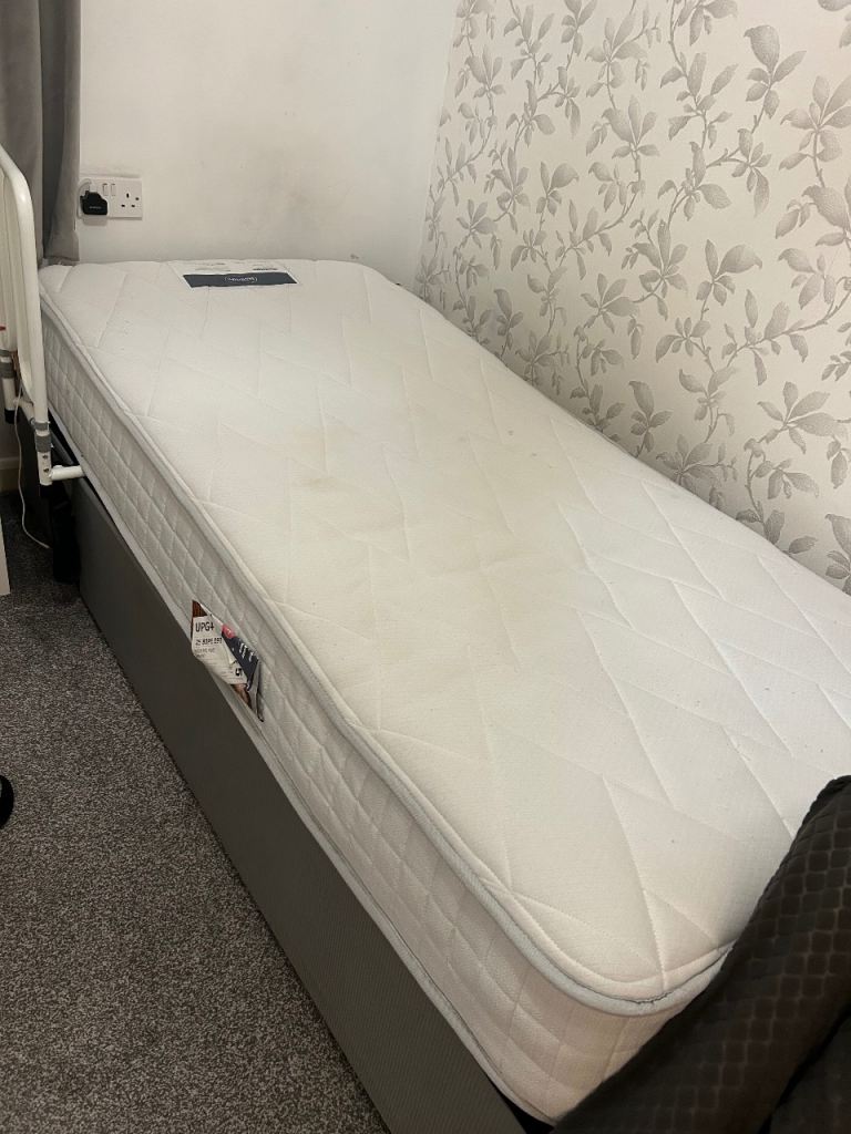 White Single Divan Bed with Mattress – Good Condition