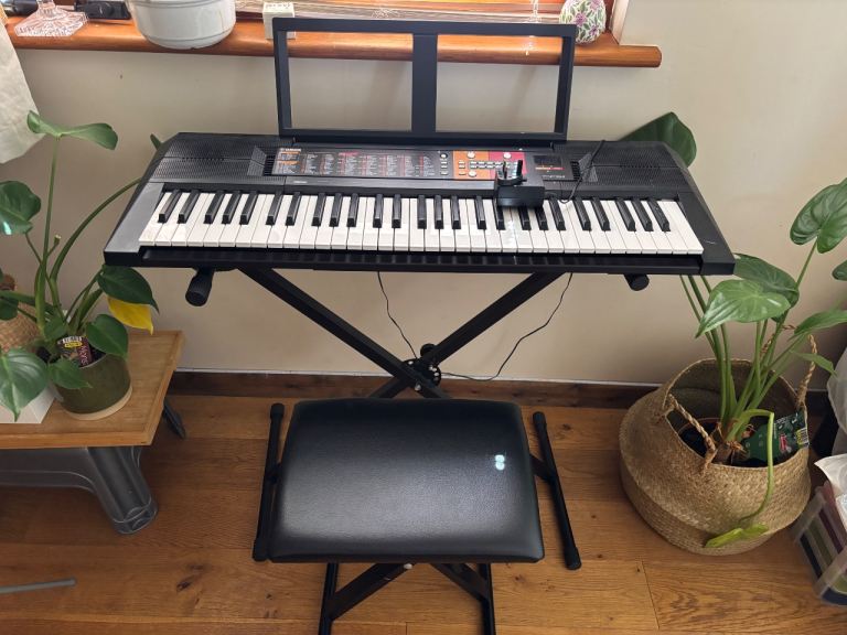 electric keyboard piano - yamaha