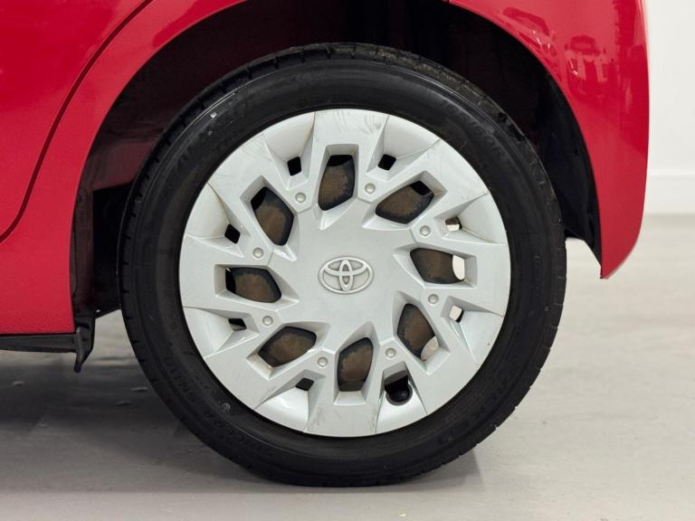 2019 Toyota AYGO 1.0 VVT-i x-play Euro 6 5dr HATCHBACK Petrol Manual