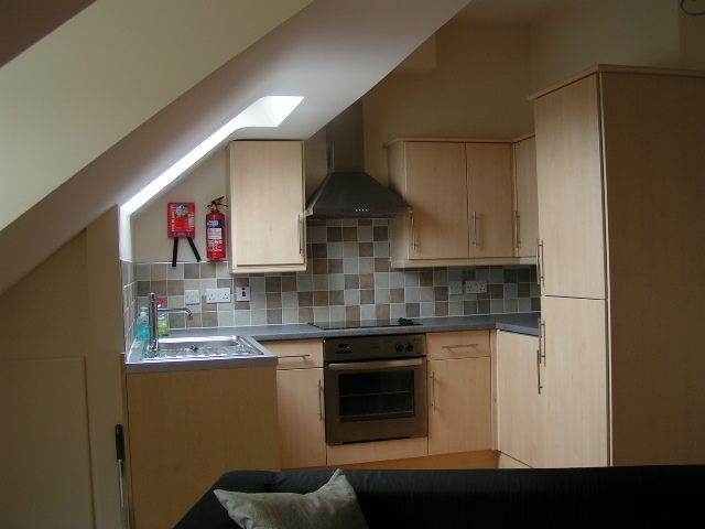 Light & Airy Furnished 1 Bed Flat Hookstone Road. 