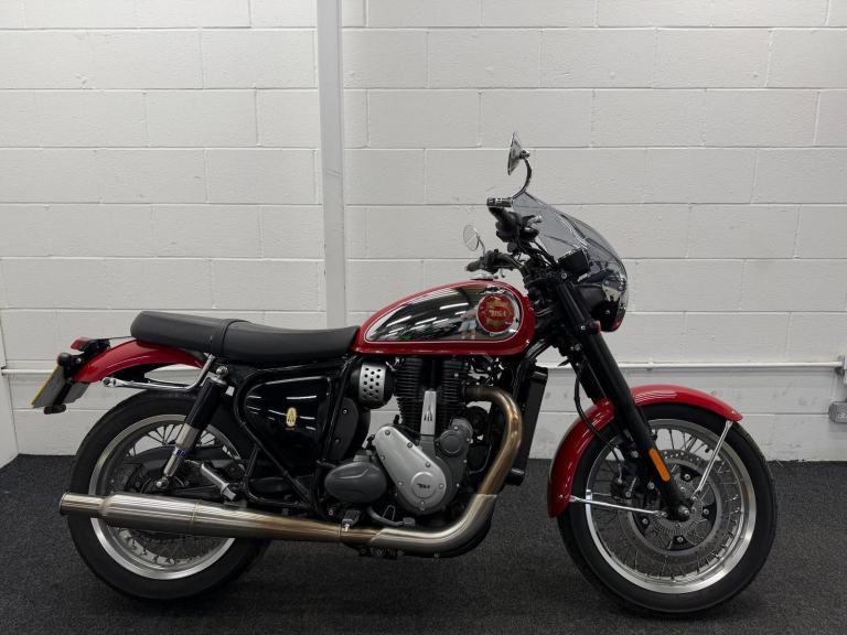 BSA GOLD STAR** LOW MILEAGE - ABS - DIGITAL FUEL GAUGE -MOT TILL MARCH 2027**